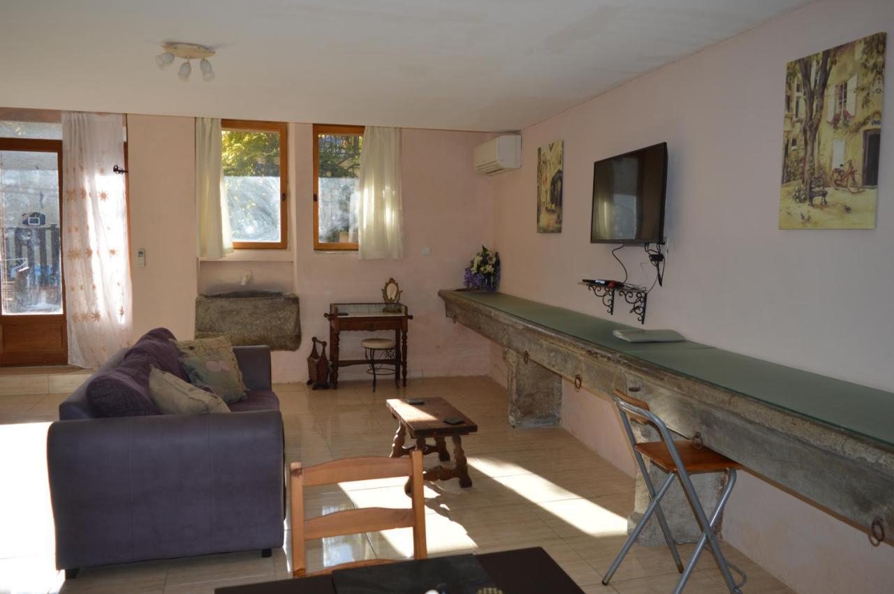 Le Studio Apartamento Azille Exterior foto