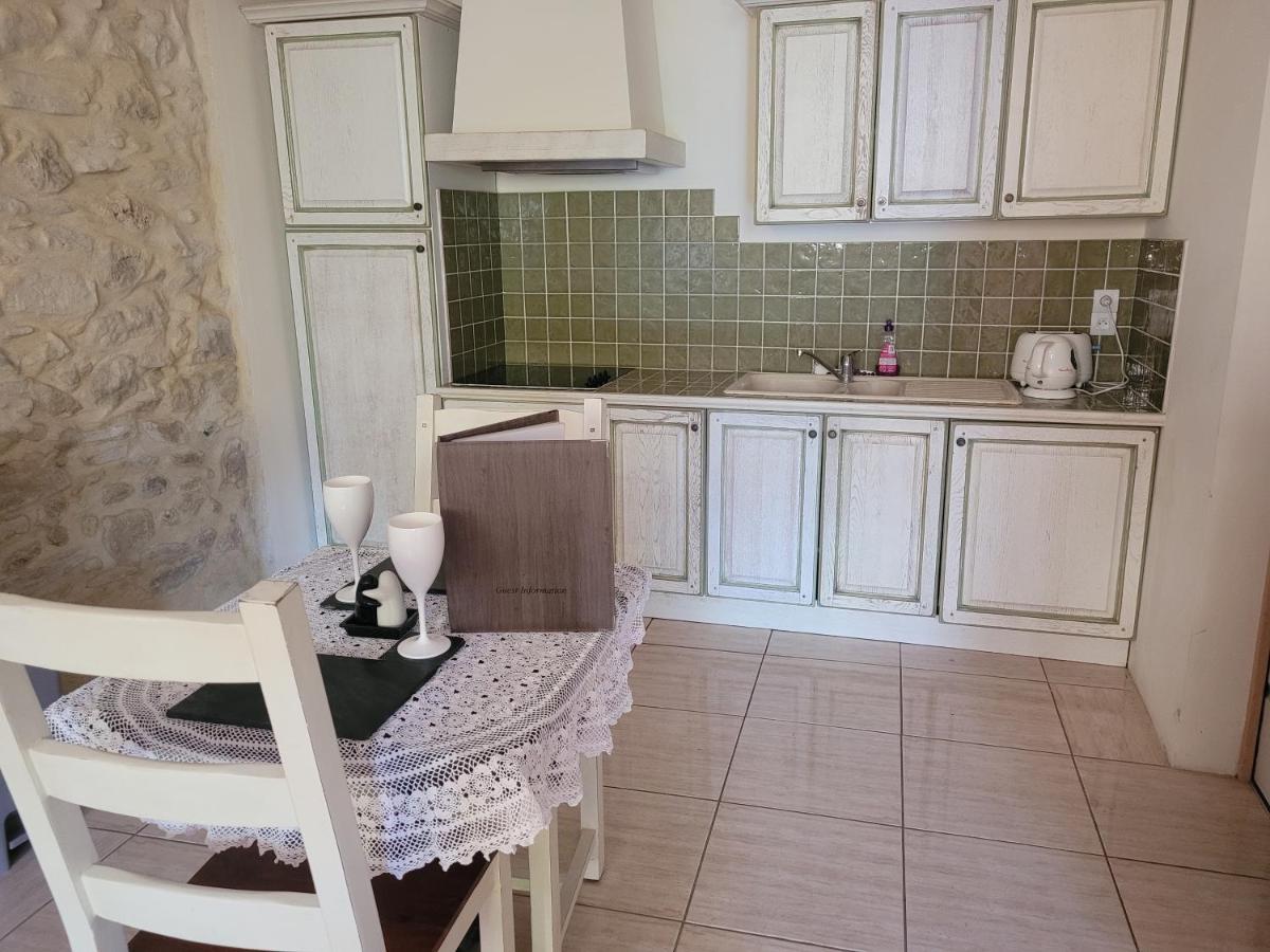 Le Studio Apartamento Azille Exterior foto